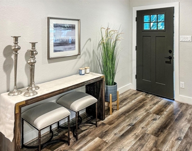 701 Cannan Drive - Photo Thumbnail 2