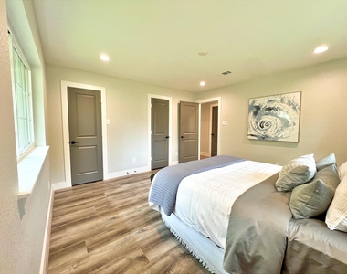 701 Cannan Drive - Photo Thumbnail 9