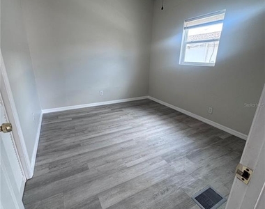 32 Ada Street - Photo Thumbnail 2