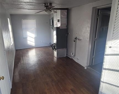 883 W Ohio Avenue - Photo Thumbnail 8