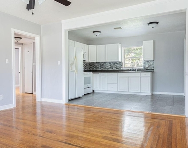 630 E Indiana Avenue - Photo Thumbnail 4