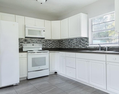 630 E Indiana Avenue - Photo Thumbnail 6