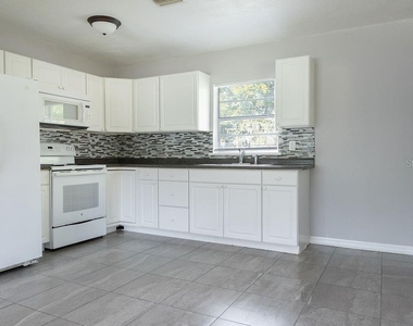 630 E Indiana Avenue - Photo Thumbnail 5