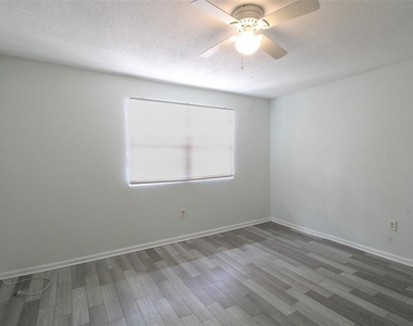 201 Poinsettia Pine Court - Photo Thumbnail 7
