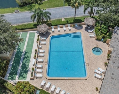 2616 Cove Cay Drive - Photo Thumbnail 17