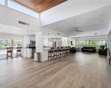 2616 Cove Cay Drive - Photo Thumbnail 18