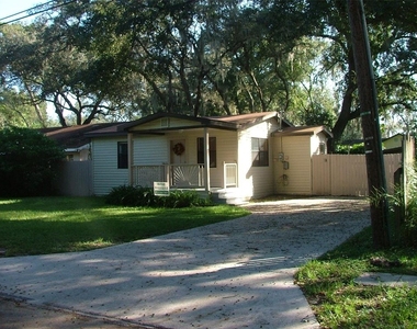 11709 Hoyt Avenue - Photo Thumbnail 1
