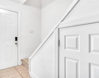 3913 Oak Limb Court - Photo Thumbnail 3