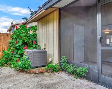 3913 Oak Limb Court - Photo Thumbnail 18