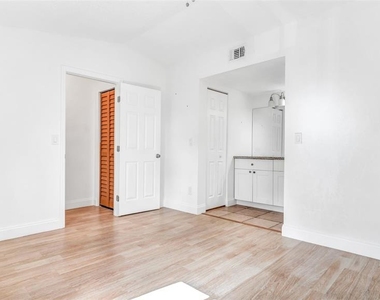 3913 Oak Limb Court - Photo Thumbnail 12