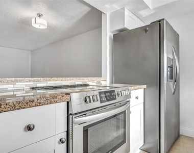 3913 Oak Limb Court - Photo Thumbnail 10