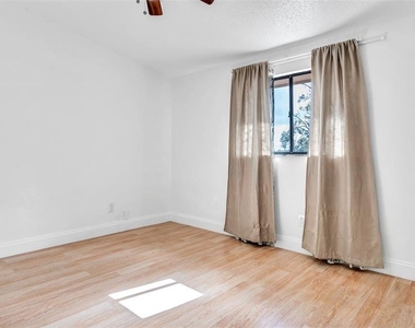 3913 Oak Limb Court - Photo Thumbnail 11