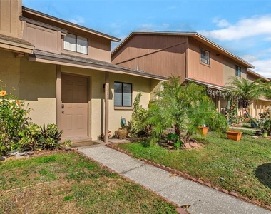 3913 Oak Limb Court - Photo Thumbnail 2