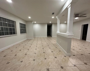 104 W Brentridge Drive - Photo Thumbnail 5