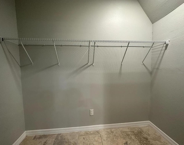 104 W Brentridge Drive - Photo Thumbnail 13