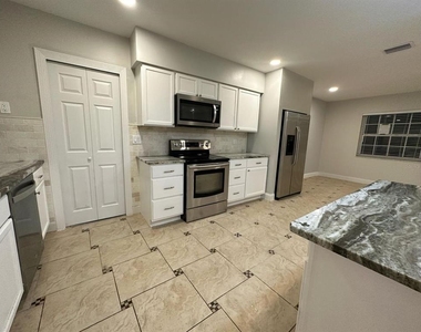 104 W Brentridge Drive - Photo Thumbnail 8