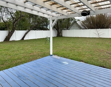 104 W Brentridge Drive - Photo Thumbnail 43