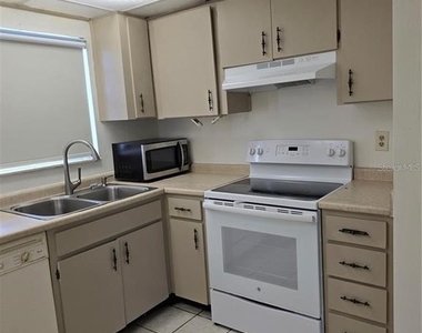 712 Oakgrove Drive - Photo Thumbnail 6