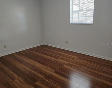 712 Oakgrove Drive - Photo Thumbnail 5