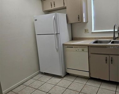 712 Oakgrove Drive - Photo Thumbnail 3