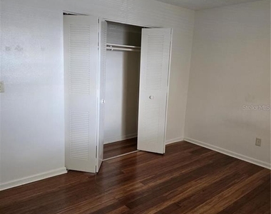 712 Oakgrove Drive - Photo Thumbnail 8