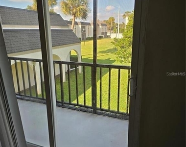 712 Oakgrove Drive - Photo Thumbnail 10