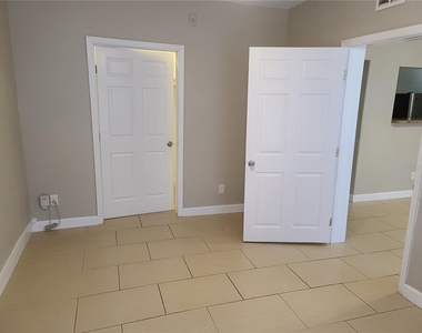 4211 W North A Street - Photo Thumbnail 5