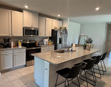 461 Voltaire Drive - Photo Thumbnail 3