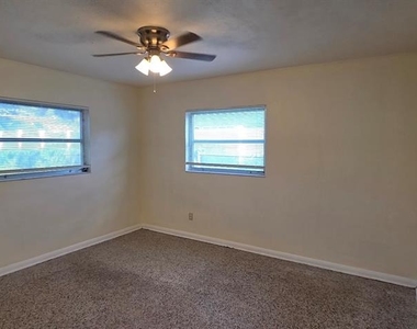 10209 N Valle Drive - Photo Thumbnail 11