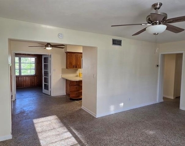 10209 N Valle Drive - Photo Thumbnail 2