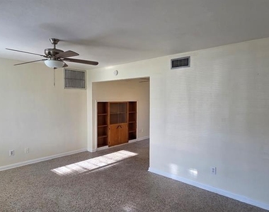 10209 N Valle Drive - Photo Thumbnail 1