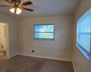 10209 N Valle Drive - Photo Thumbnail 12