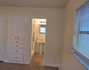 10209 N Valle Drive - Photo Thumbnail 14