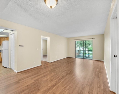 801 Russell Lane - Photo Thumbnail 2