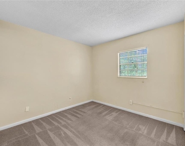 801 Russell Lane - Photo Thumbnail 9