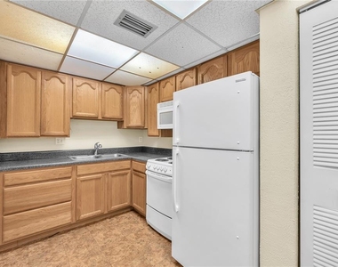 801 Russell Lane - Photo Thumbnail 4