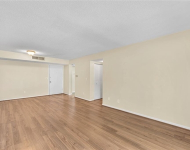 801 Russell Lane - Photo Thumbnail 3