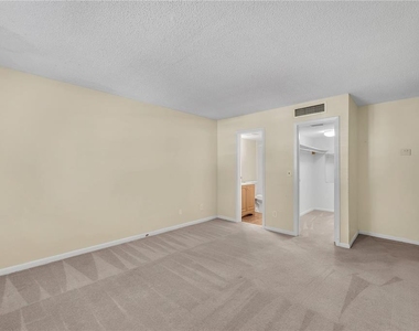 801 Russell Lane - Photo Thumbnail 7