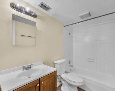 801 Russell Lane - Photo Thumbnail 10