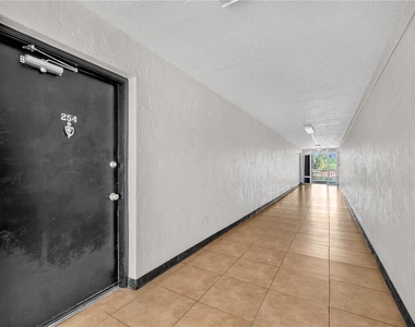 801 Russell Lane - Photo Thumbnail 13