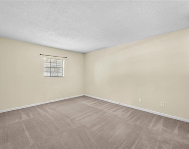 801 Russell Lane - Photo Thumbnail 6
