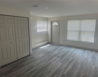 1149 La Salle Street - Photo Thumbnail 9