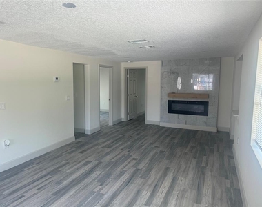 1149 La Salle Street - Photo Thumbnail 5