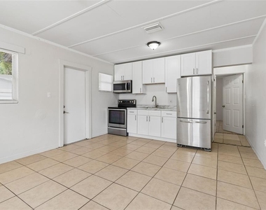 9801 N 11th Street - Photo Thumbnail 11