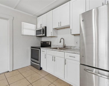 9801 N 11th Street - Photo Thumbnail 12