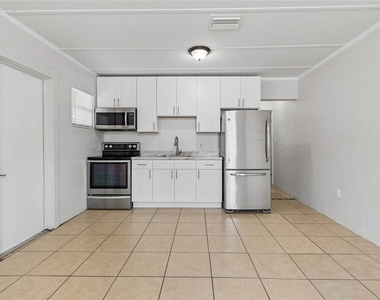 9801 N 11th Street - Photo Thumbnail 10