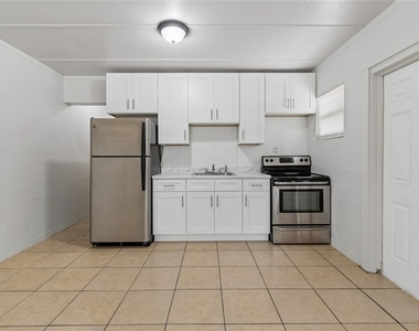 9801 N 11th Street - Photo Thumbnail 10