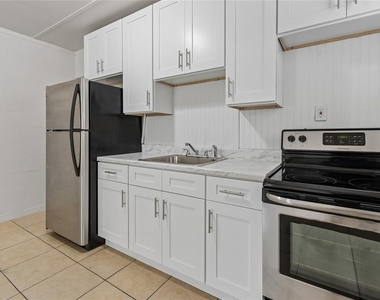 9801 N 11th Street - Photo Thumbnail 12