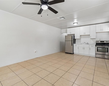 9801 N 11th Street - Photo Thumbnail 3