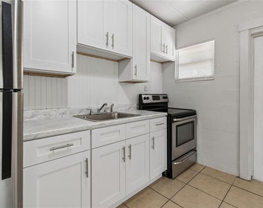 9801 N 11th Street - Photo Thumbnail 14